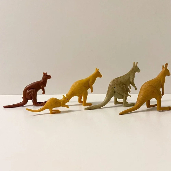 Vintage Lot  of 5 Kangaroo Plastic Toys Hong Kong - Picture 5 of 16